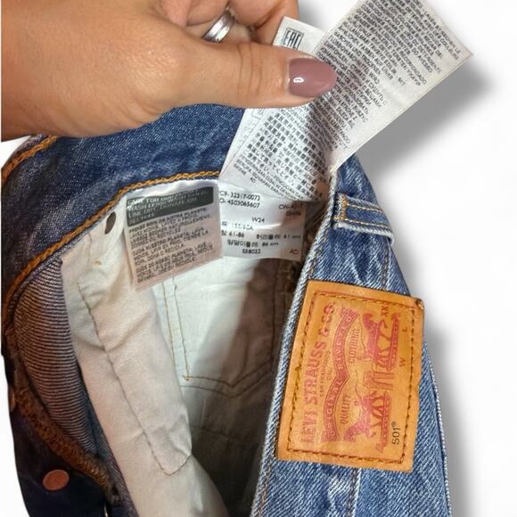 Levi's Blue Jean Shorts Size 24 - Picture 3 of 3